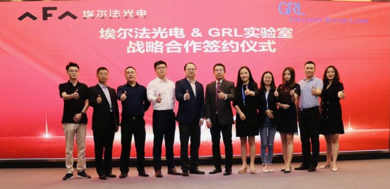 埃爾法光電&GRL實驗室戰略合作簽約儀式大合照